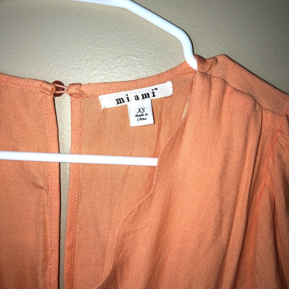 Coral Scalloped Romper - Picture 3 of 5